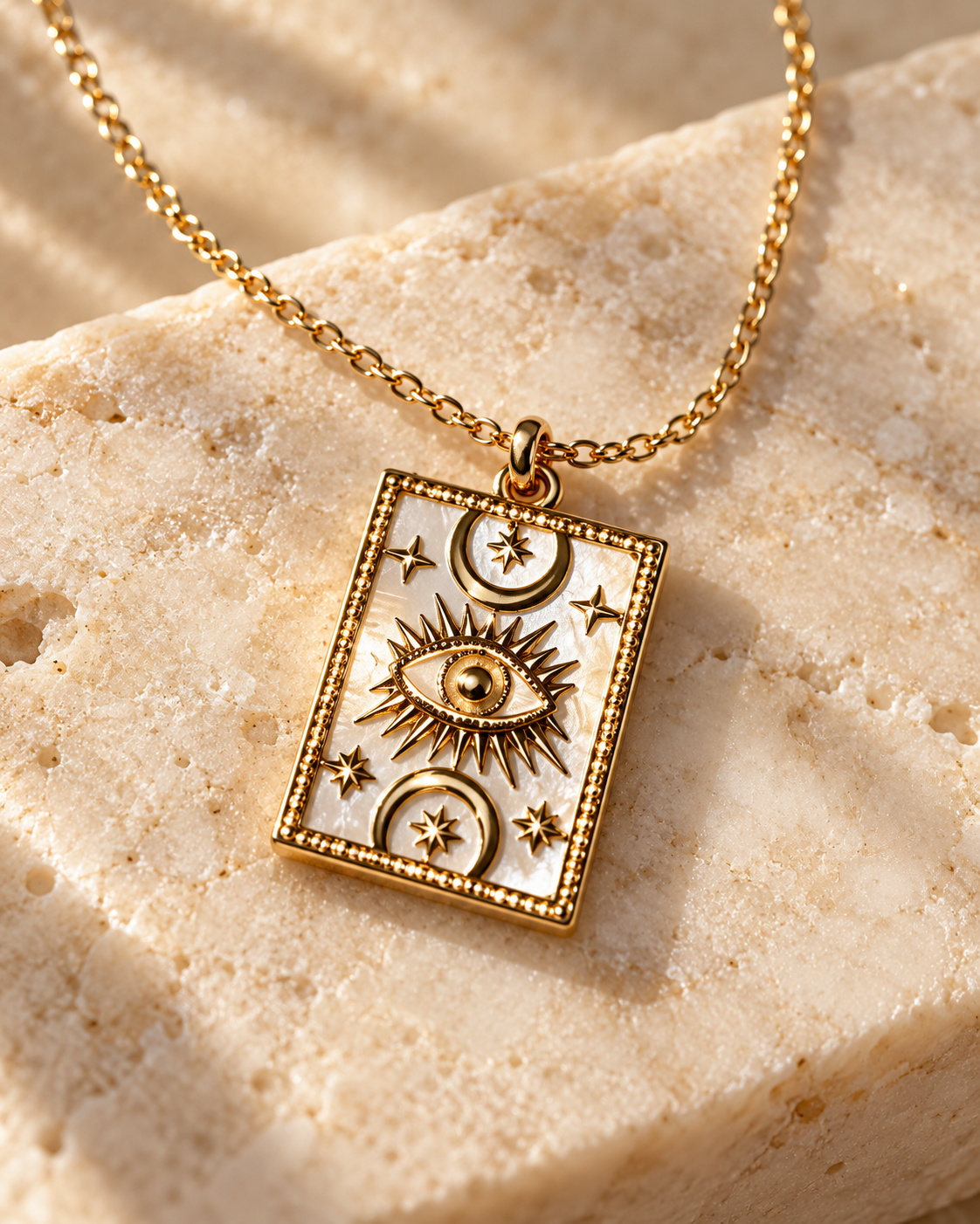 Serenity Pearl Protector – Perlmutt-Halskette Gold