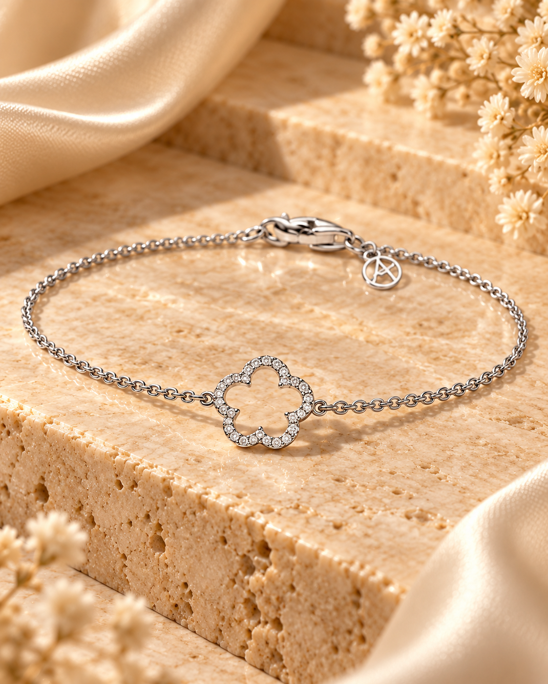 Fiore – Damenarmband mit Blumenanhänger & Strass