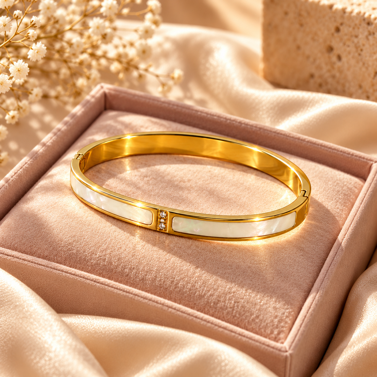 Mutterperle – Starres Armband mit Perlmutt & Zirkonia | Gold