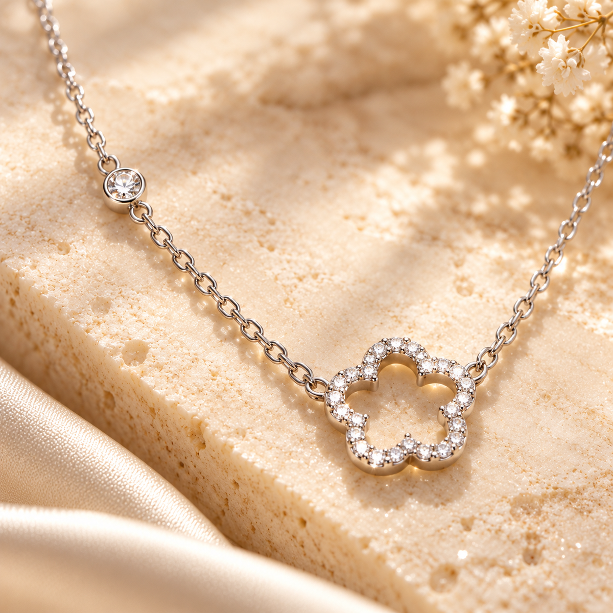 Fiore Luce – Halskette mit funkelnder Blume