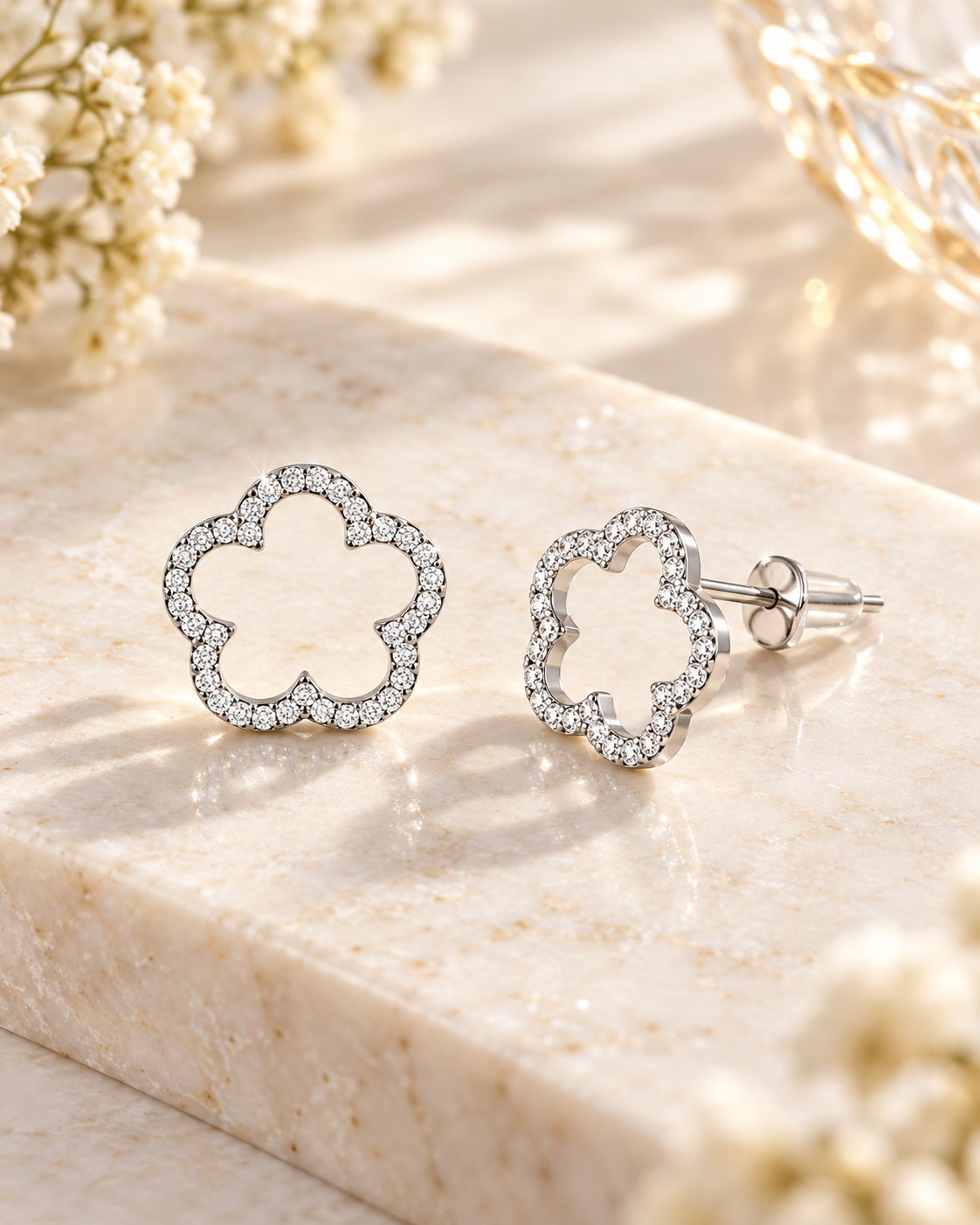 Fiorina – Blumen-Ohrstecker mit Strasssteinen