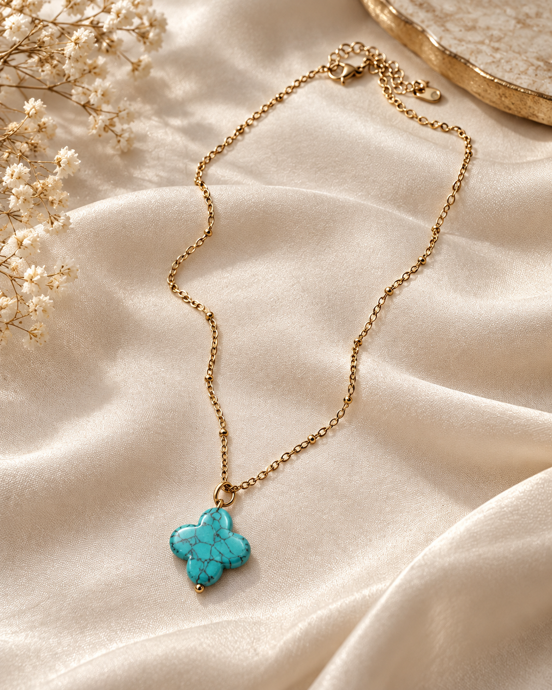 Turquoise Clover Necklace – Vergoldete Halskette mit türkisfarbenem Kleeblatt